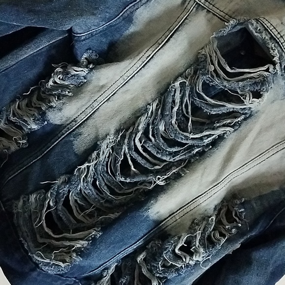 Destroyed jean jacket - Picture 3 of 6